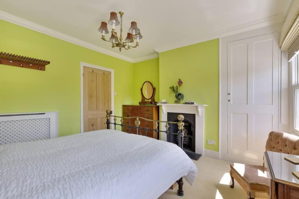 Windsor/Legoland/Ascot Charming 3Br Home In Centre Екстер'єр фото